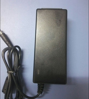 Laptop-Adapter 19V 3.4A Tischplattenstromadapter-IEC320/C14 für PC Computer