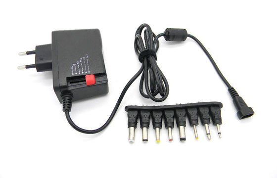6 Universalitäts-justierbarer Spannung 3-12V DC-Spitzen-2500mA Wechselstrom-DC-Stromadapter