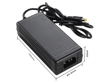 Schwarzer Wechselstrom-Adapter Computer 12V 5A, Tischplattenstromadapter